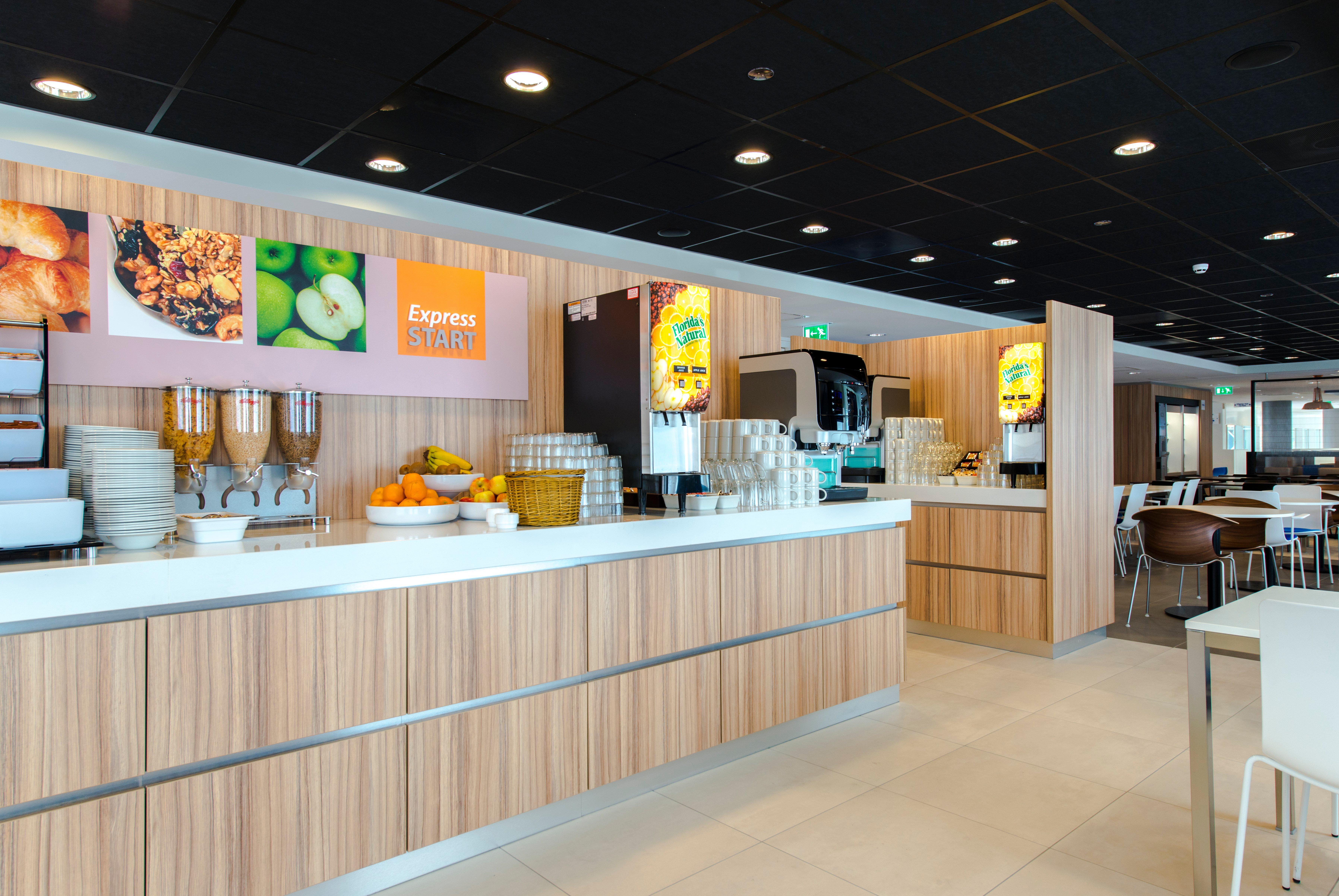 Holiday Inn Express Rotterdam - Central Station By Ihg Eksteriør billede