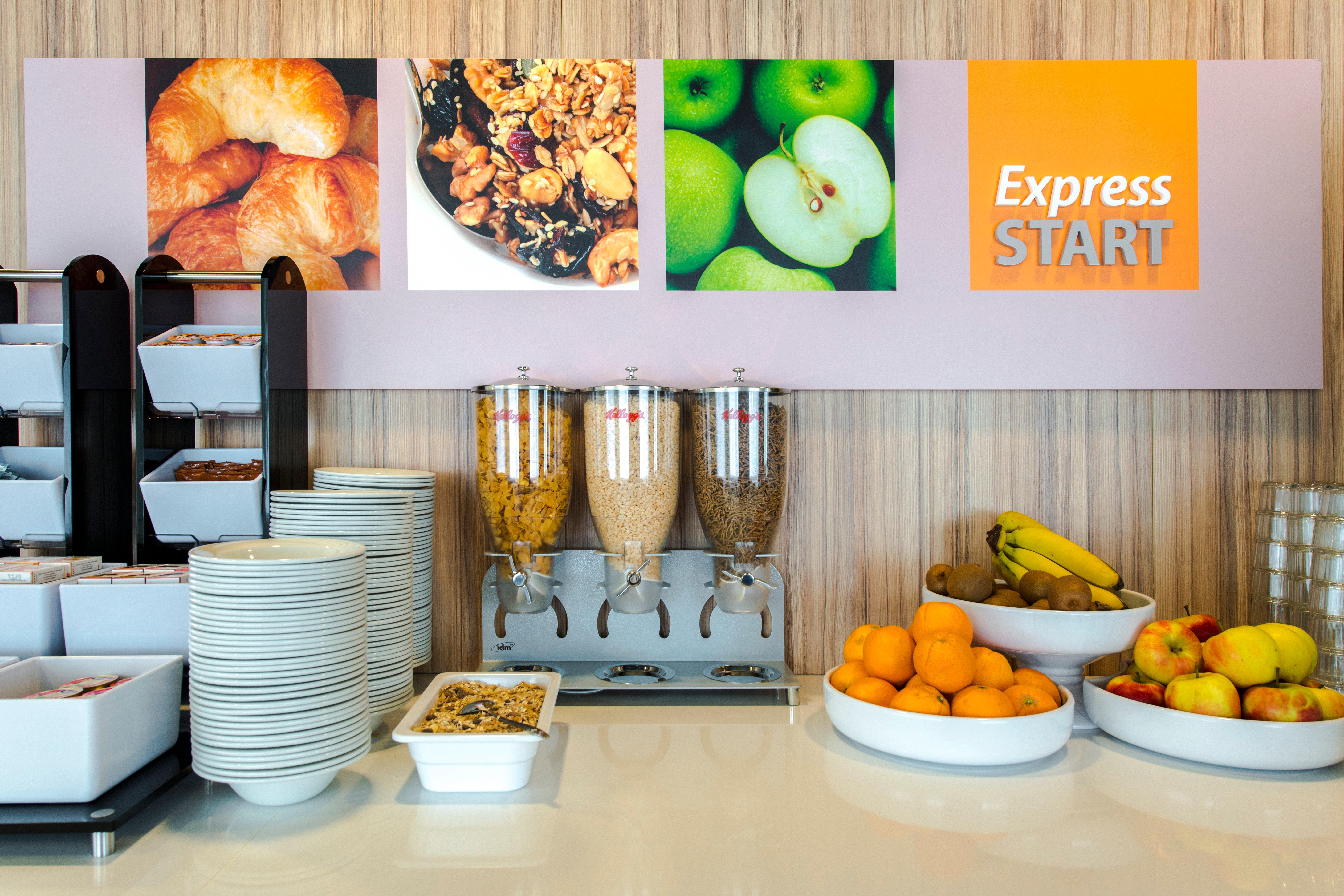 Holiday Inn Express Rotterdam - Central Station By Ihg Eksteriør billede