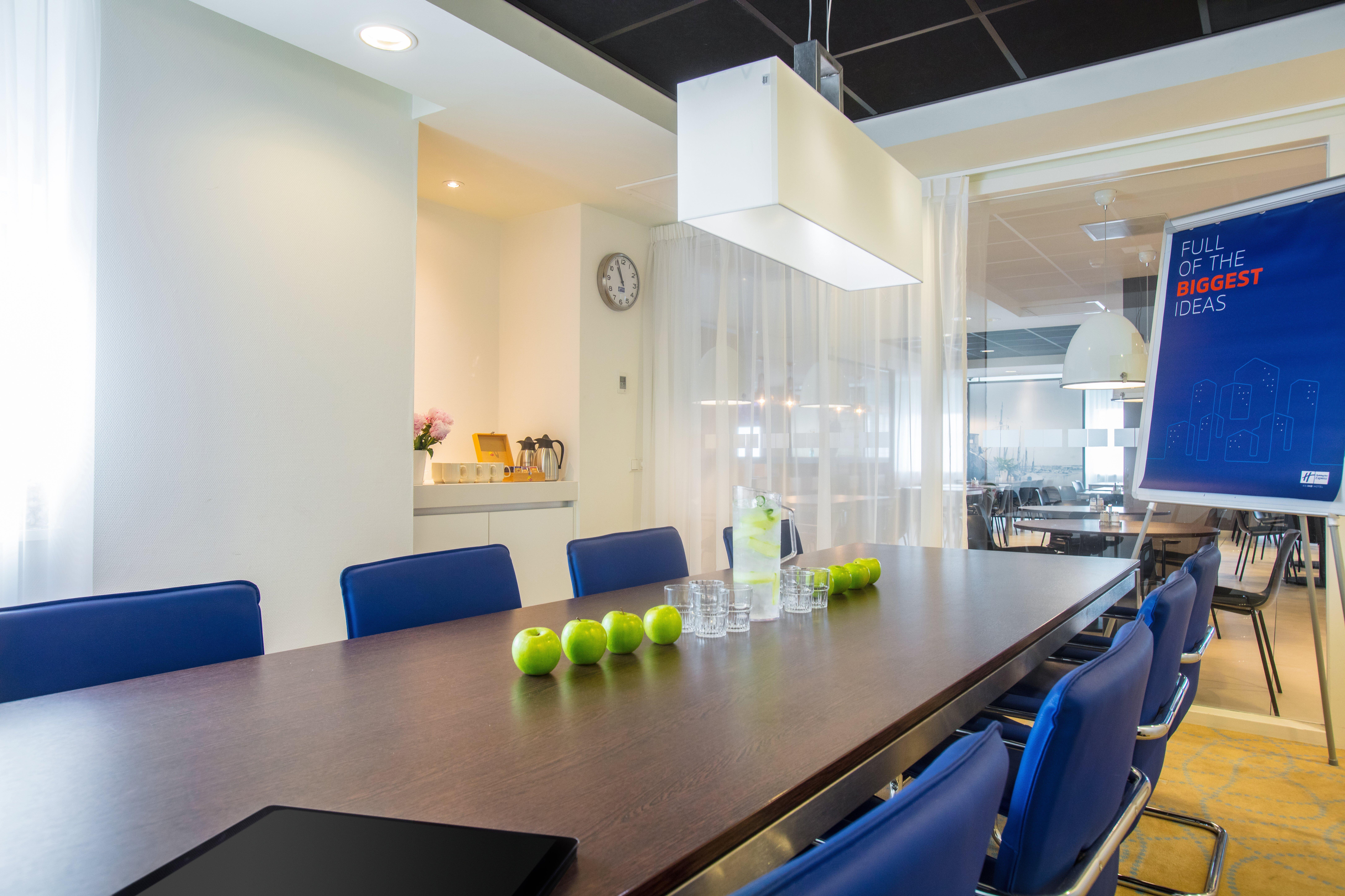 Holiday Inn Express Rotterdam - Central Station By Ihg Eksteriør billede