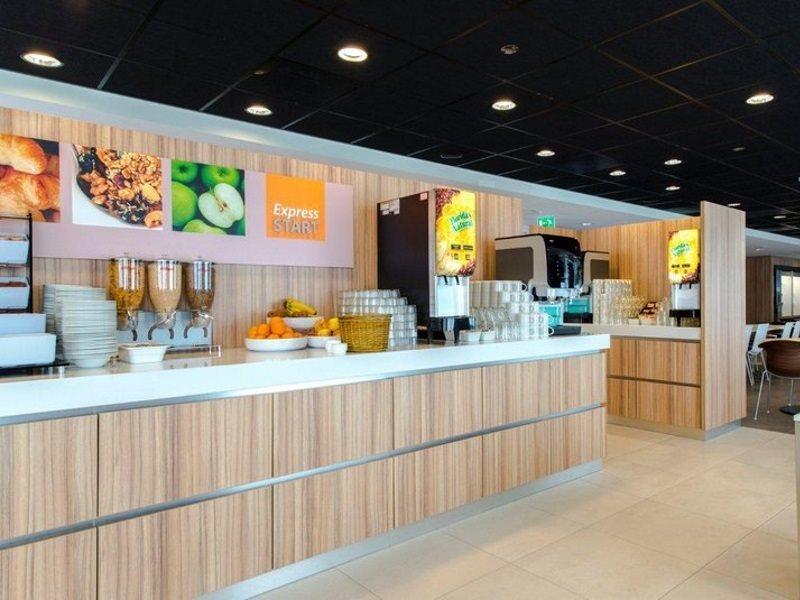 Holiday Inn Express Rotterdam - Central Station By Ihg Eksteriør billede