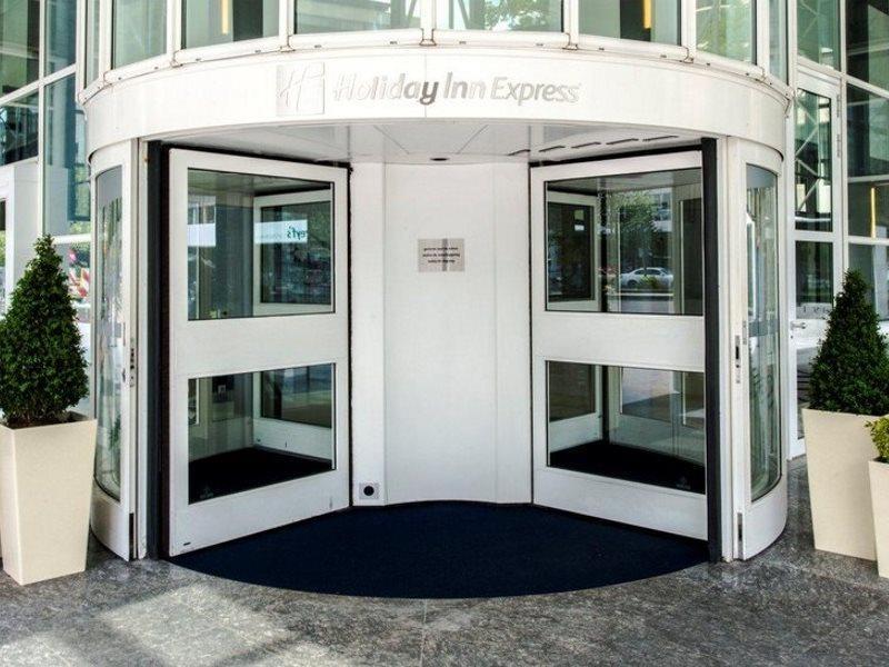 Holiday Inn Express Rotterdam - Central Station By Ihg Eksteriør billede