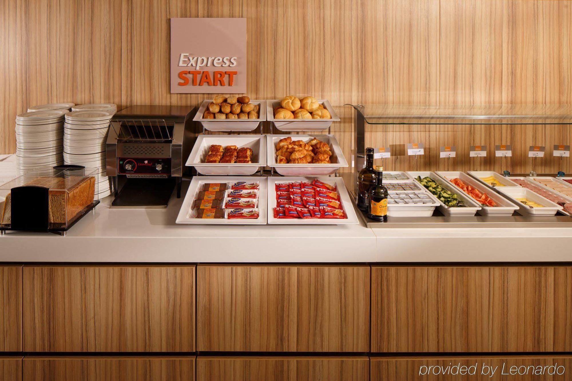 Holiday Inn Express Rotterdam - Central Station By Ihg Eksteriør billede
